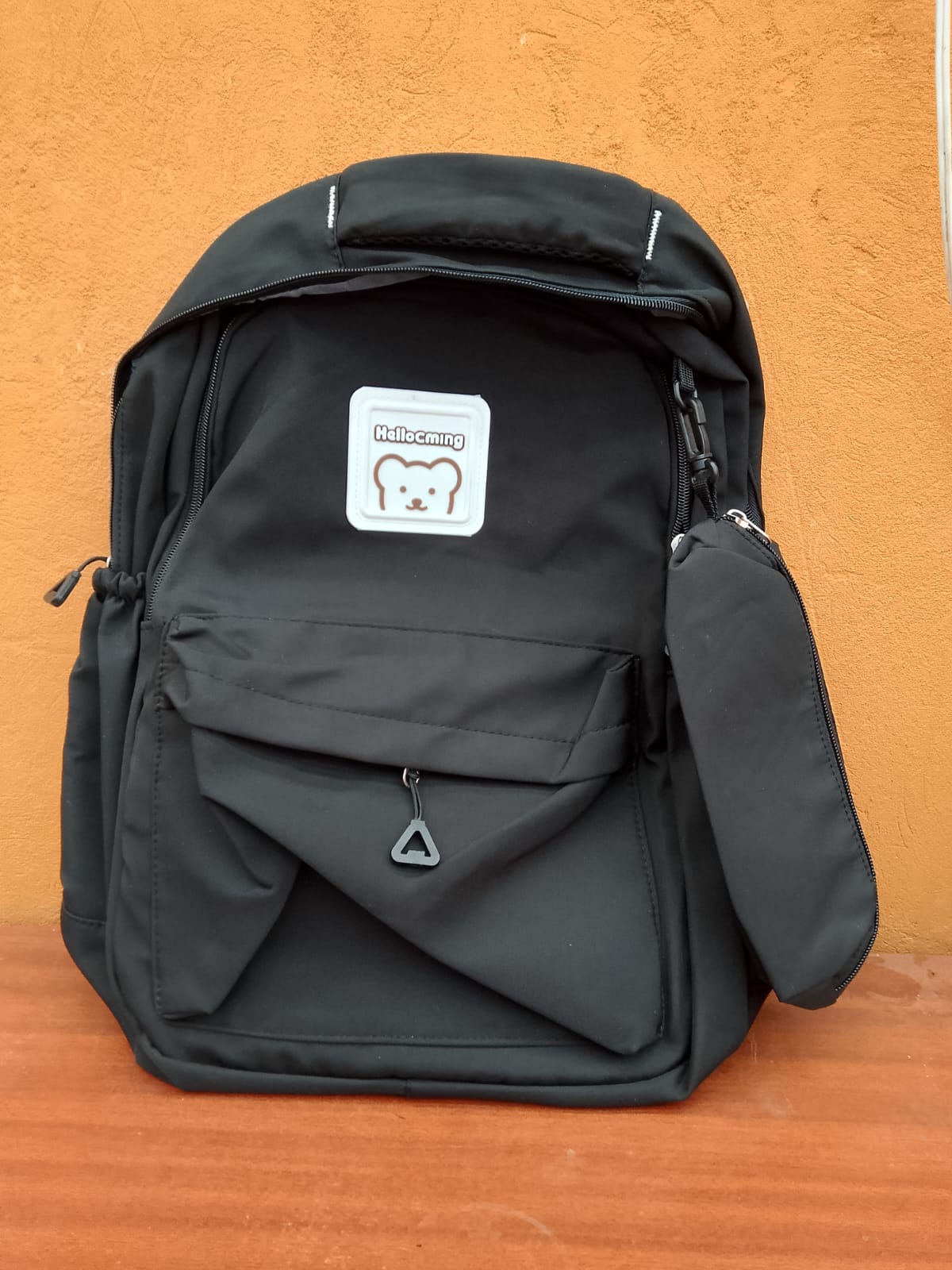 MOCHILA ESCOLAR CON CARTUCHERA DESIGN BLACK 43X29X13 CM