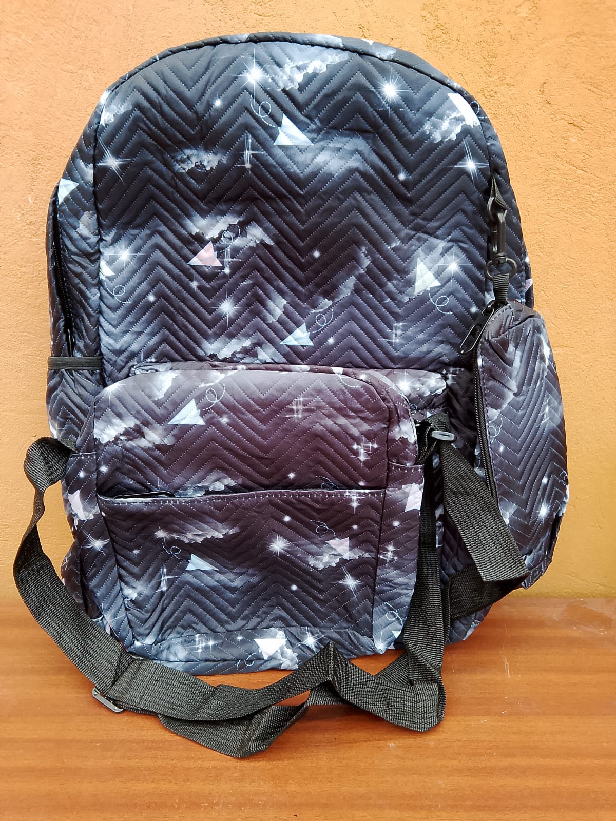 MOCHILA ESCOLAR CON LONCHERA Y CARTUCHERA DESIGN BLACK 43X25X11 CM