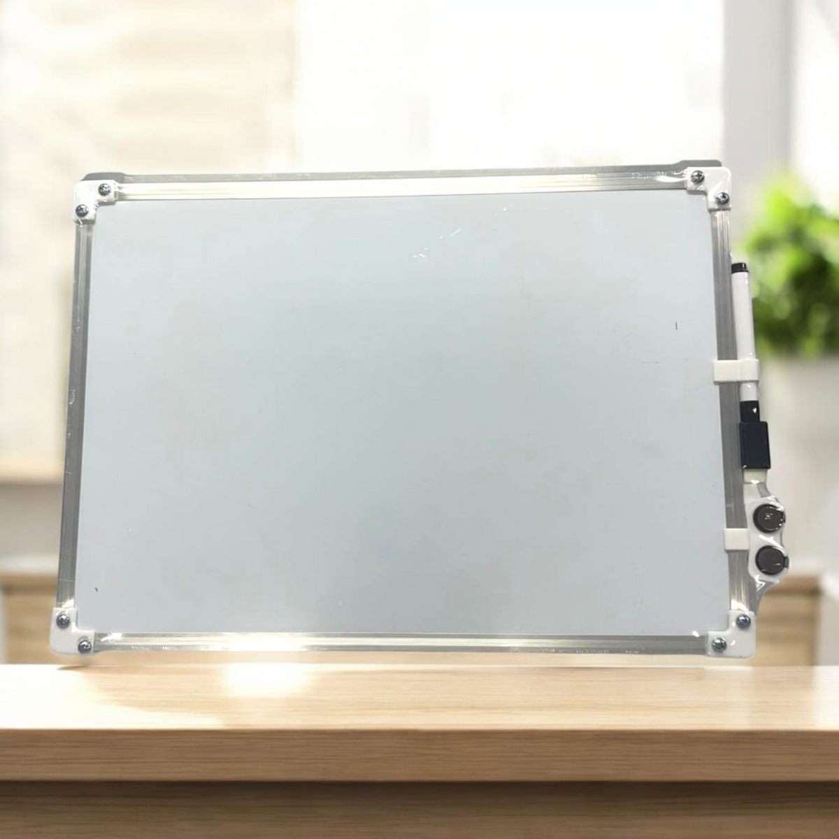 TABLERO DE METAL Y PLASTICO 18X28CM
