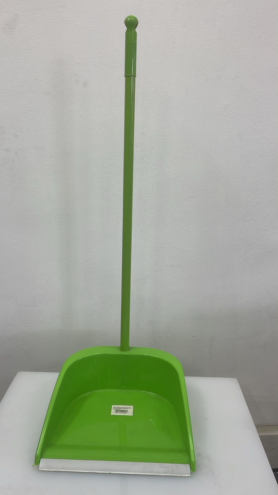 ESCOBA DE PLASTICO CON RECOGEDOR DESIGN MIX COLORS 70 CM PL06-2