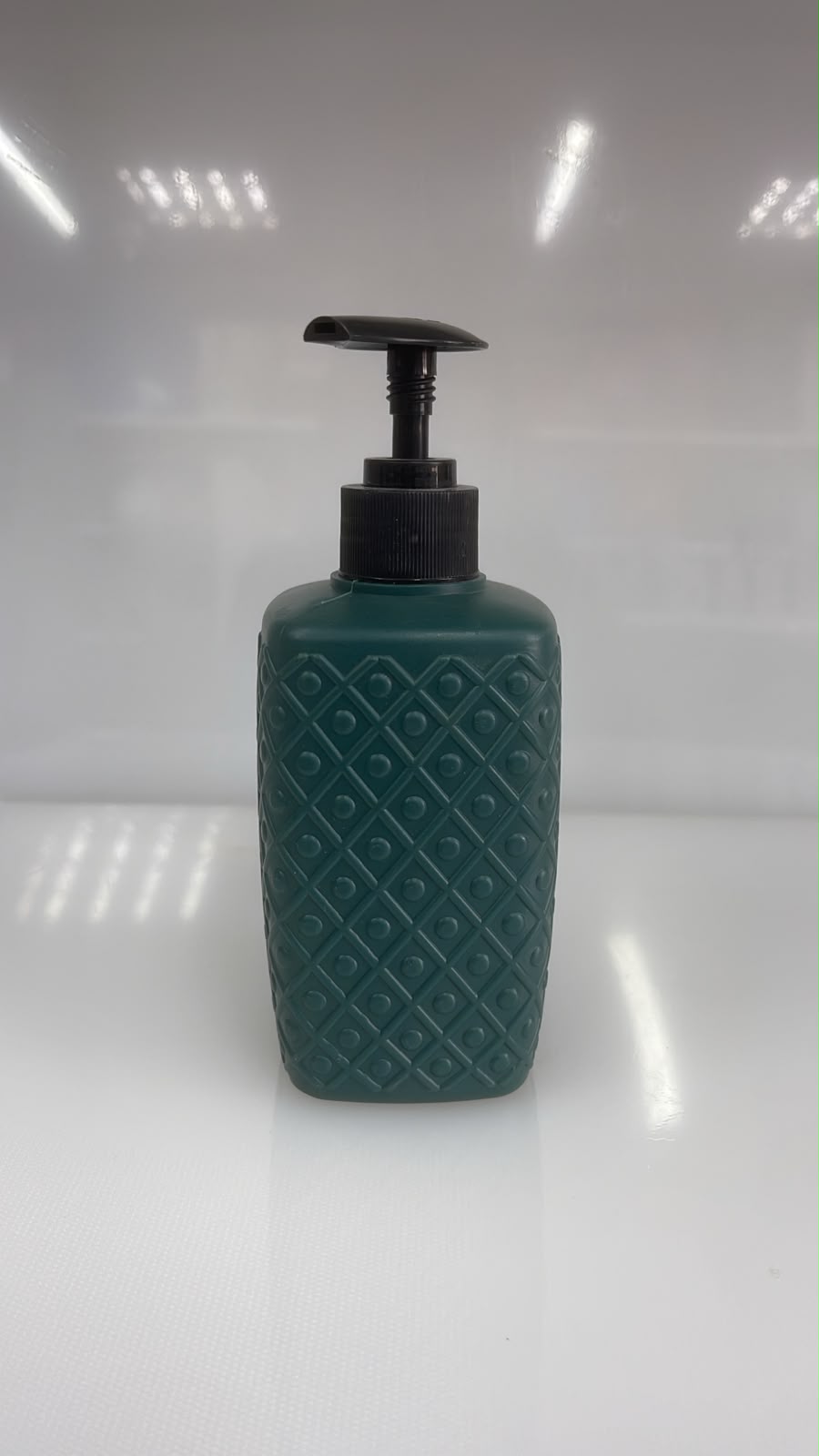 BOTELLA MEDIDORA DE PLASTICO PARA BANO 17X6 CM 400 ML PL12-5