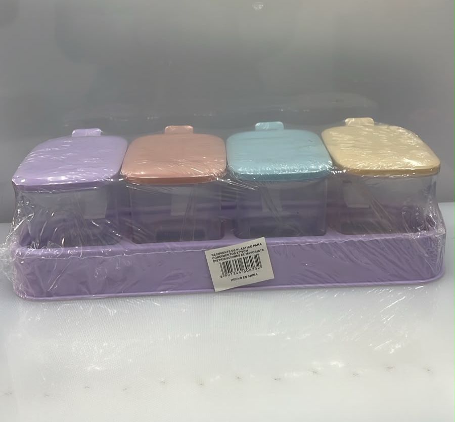 SET DE RECIPIENTES DE PLASTICO PARA CONDIMENTOS INCLUYE 4 RECIPIENTES CON TAPA 7X75 CM 280 ML - CUCHARAS DE 10 CM - BASE PLASTICA 16X7 CM