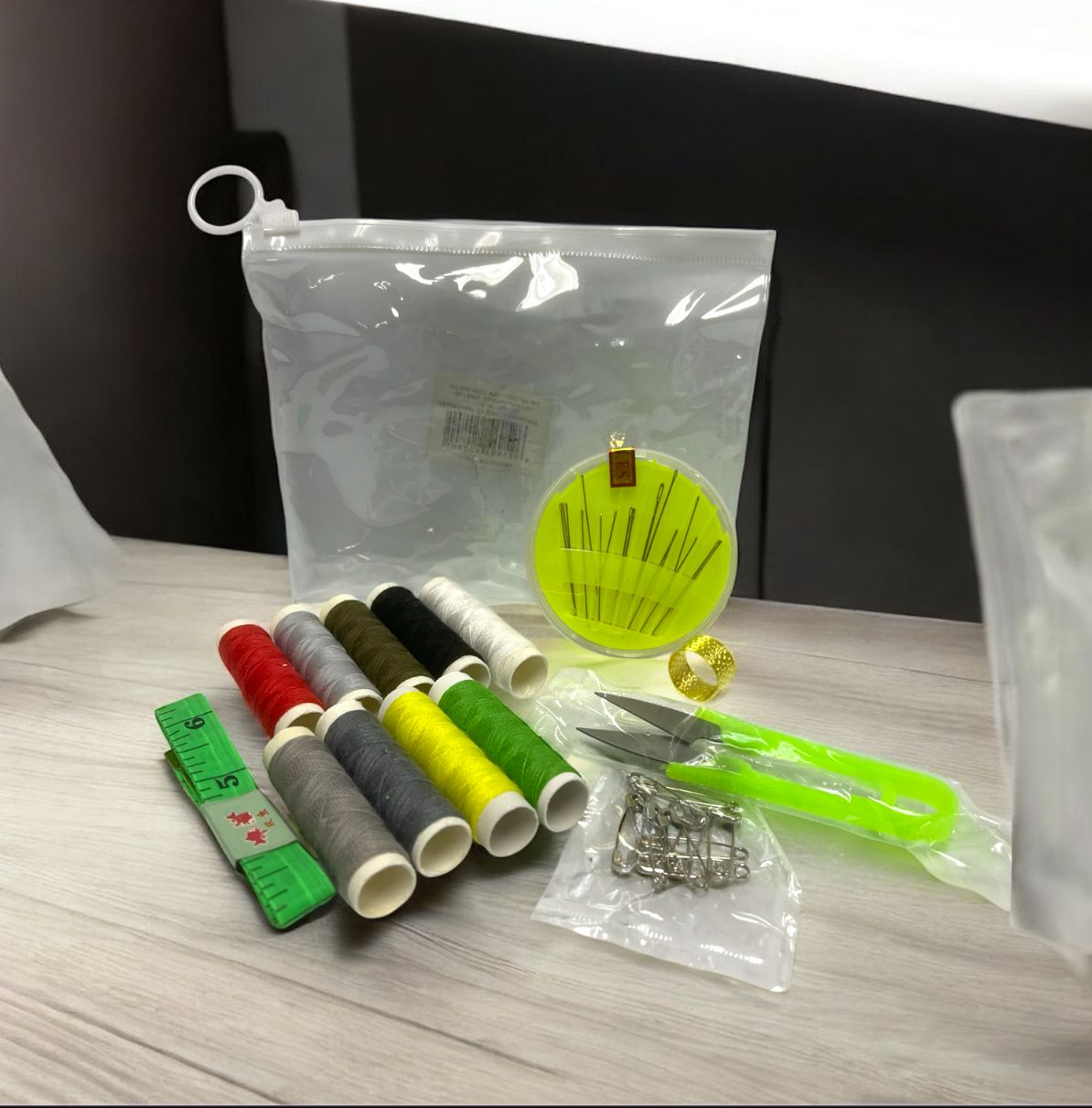 KIT DE COSTURA CON BOLSA TRANSPARENTE 14X9 CM PB30C-2
