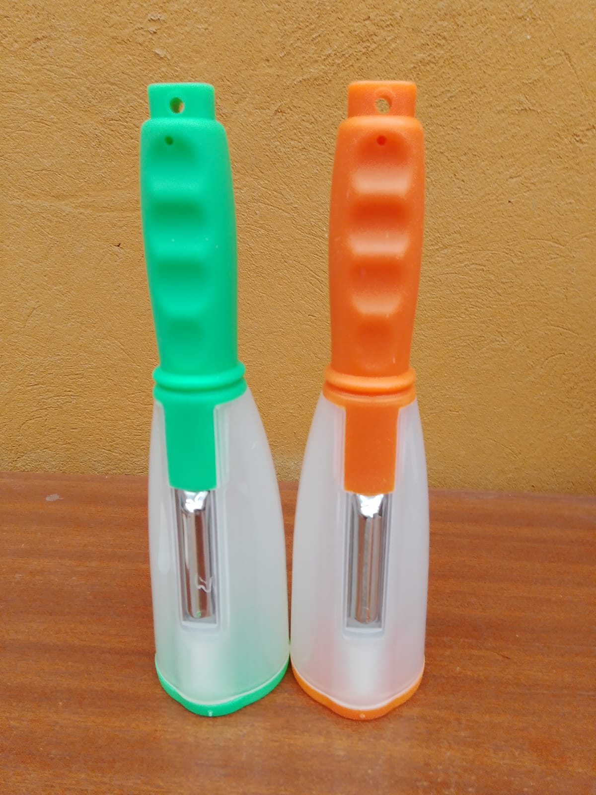 PELADOR DE ALIMENTOS CON RECIPIENTE PARA RESIDUOS 20X5 CM