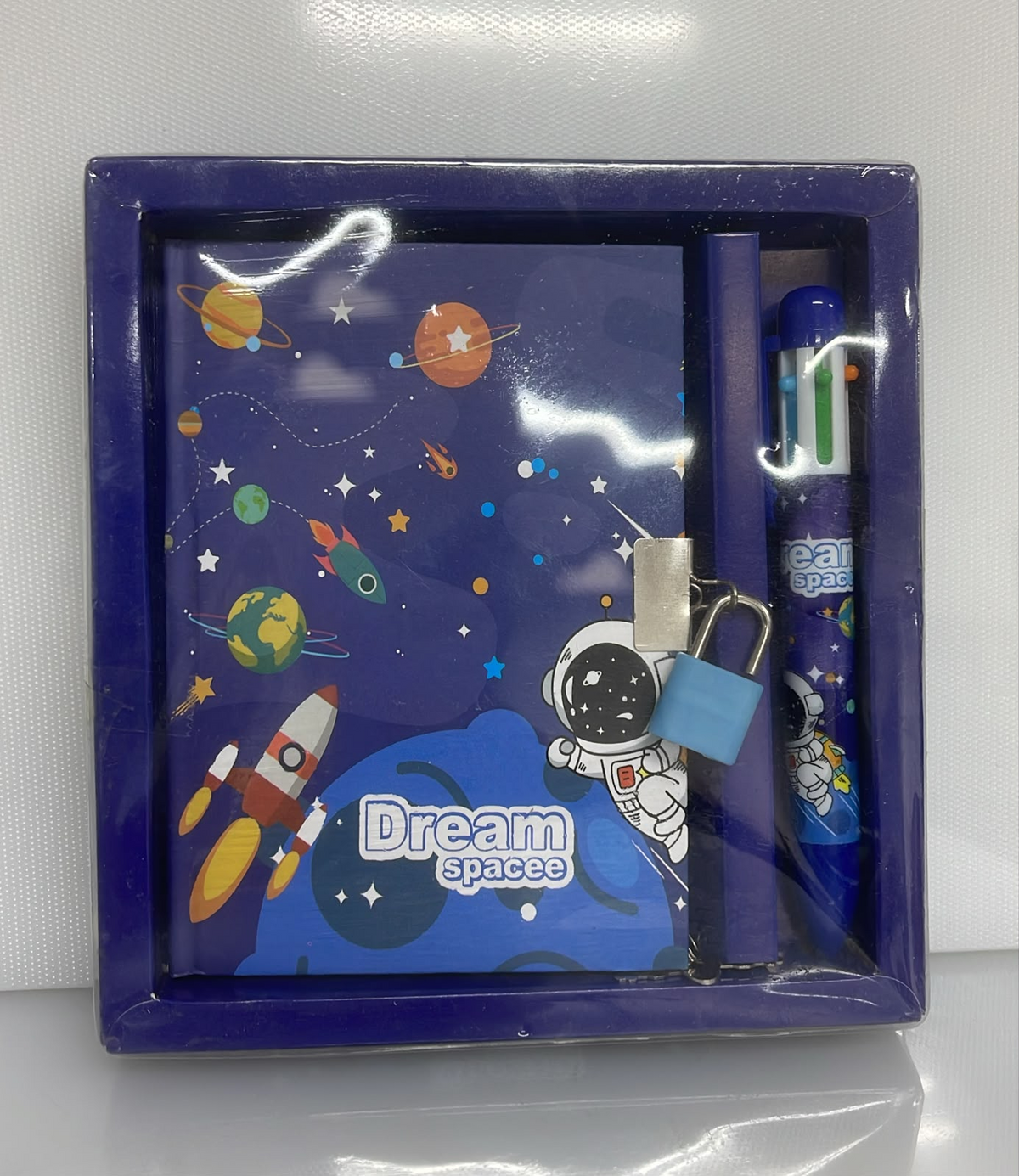 SET X4 DE CUADERNO CON BOLIGRAFO DESIGN DREAM SPACE 1 CUADERNO HOJA RAYADA 15X10 CM - 1 CANDADO METALICO - 2 LLAVES1 BOLIGRAFO MULTICOLOR PL50-10