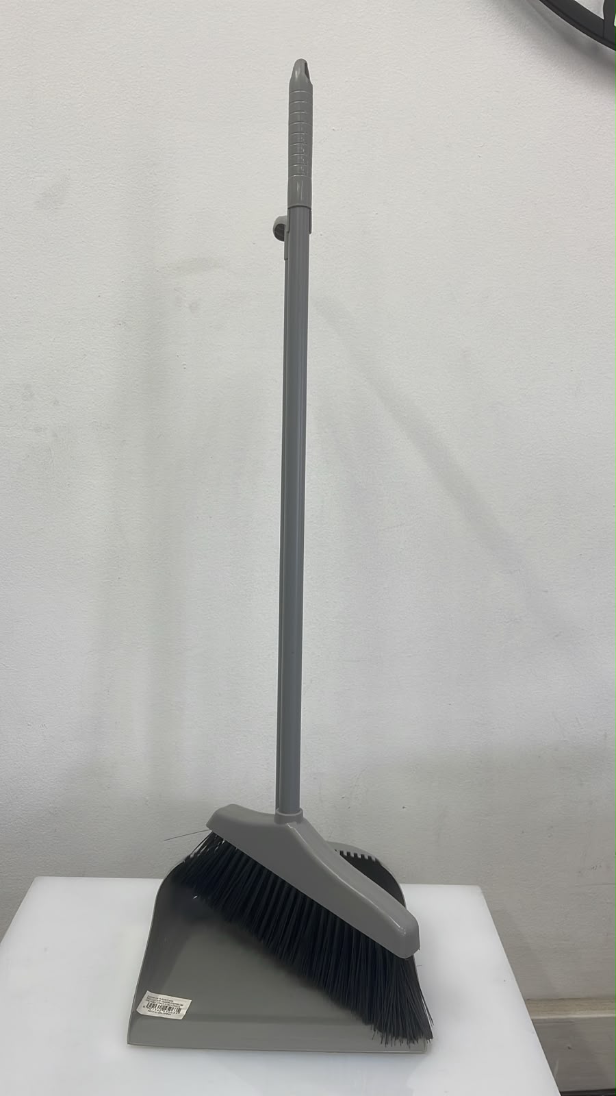 ESCOBA DE PLASTICO 75 CM CON RECOGEDOR 70 CM DESIGN GREY PL06-3
