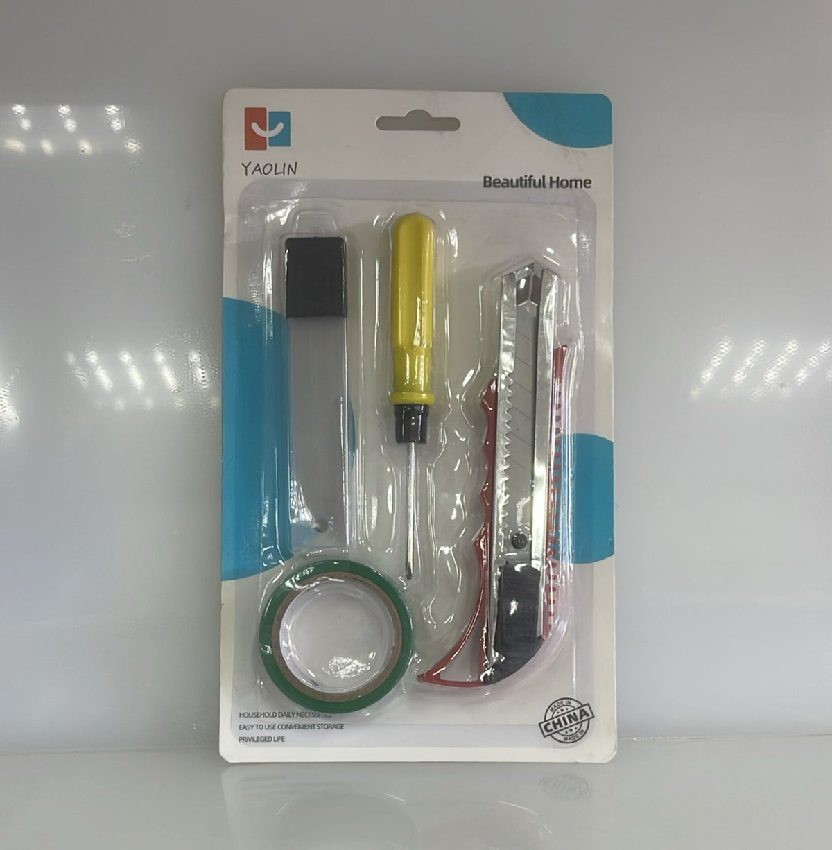 SET X4 DE HERRAMIENTAS BEAUTIFUL HOME (1 CUTER RETRACTIL 15 CM - 1 HOJA METALICA - 1 DESTORNILLADOR TIPO PLANO 13 CM - 1 CINTA ADHESIVA) PL06-11