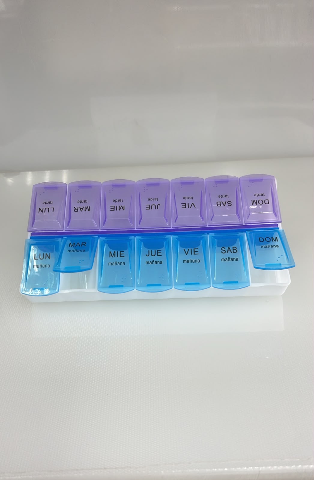 ENVASE DE PLASTICO DISENO SEMANA PARA ALMACENAMIENTO CON 14 COMPARTIMIENTOS BLUE 18X9 PL11-21