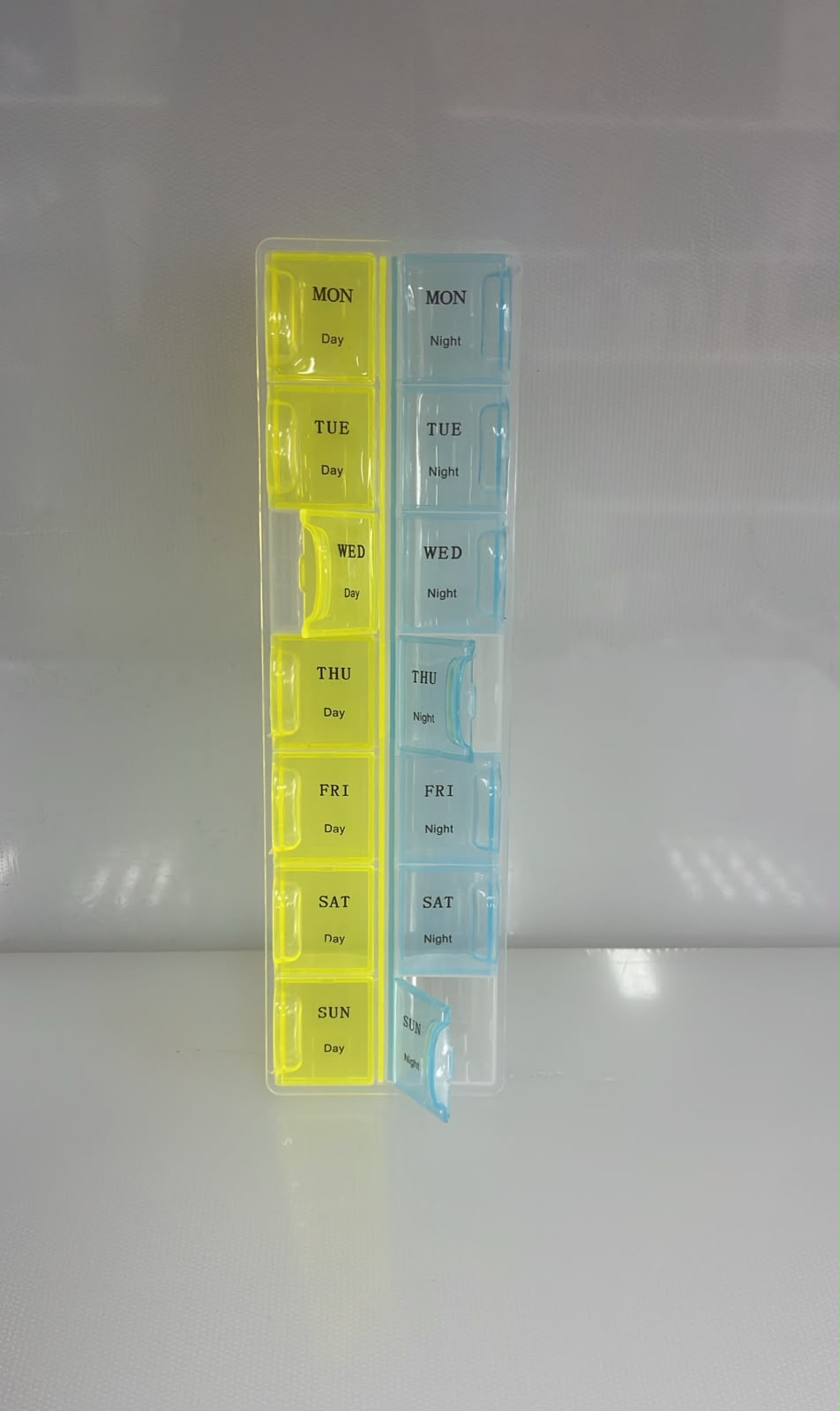 ENVASE DE PLASTICO DISENO SEMANA PARA ALMACENAMIENTO CON 14 COMPARTIMIENTOS YELLOW 22X6 CM PL11-22
