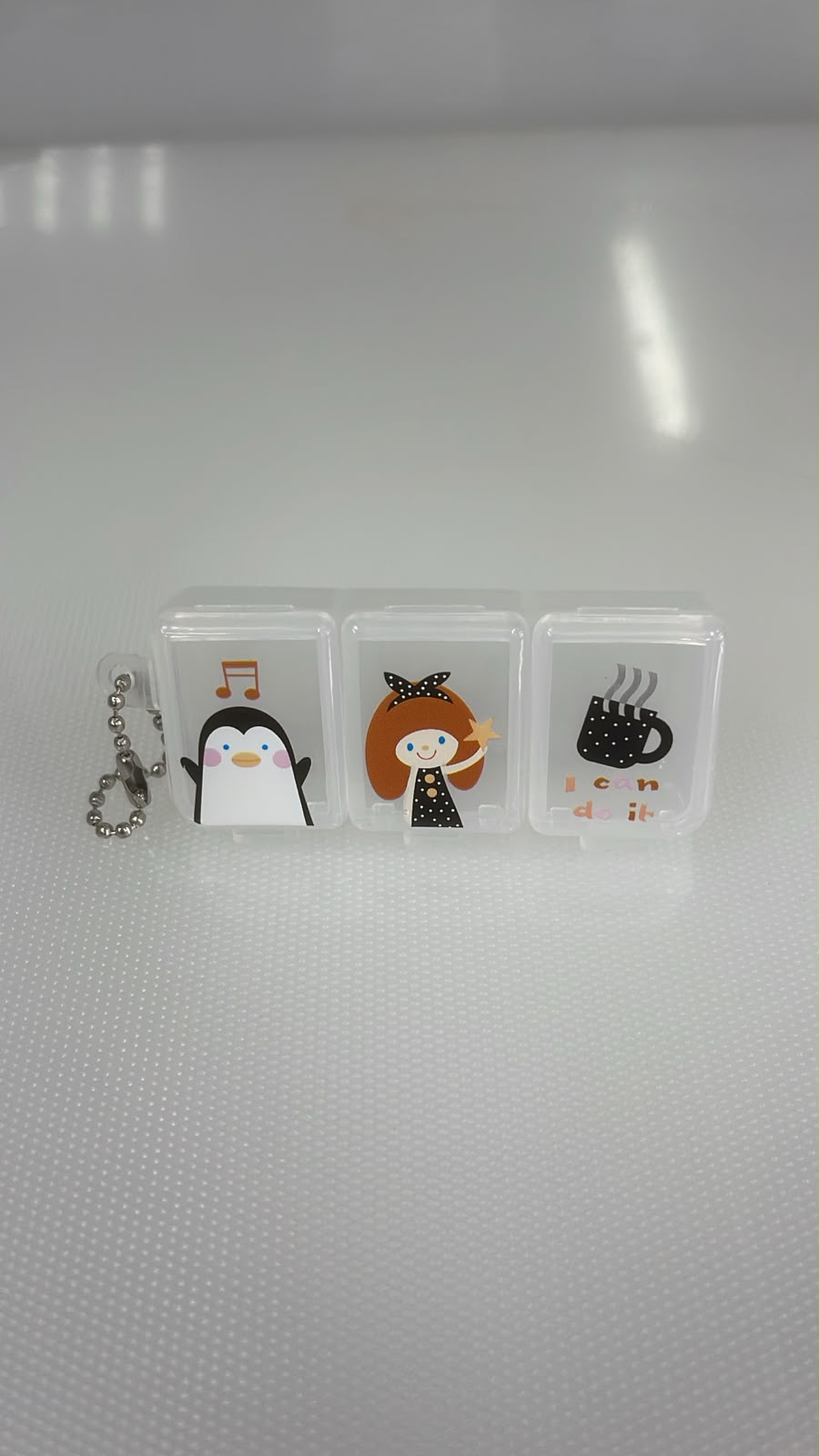 ENVASE DE PLASTICO CON 3 COMPARTIMIENTOS DESIGN PENGUIN 7X3 CM PL11-27
