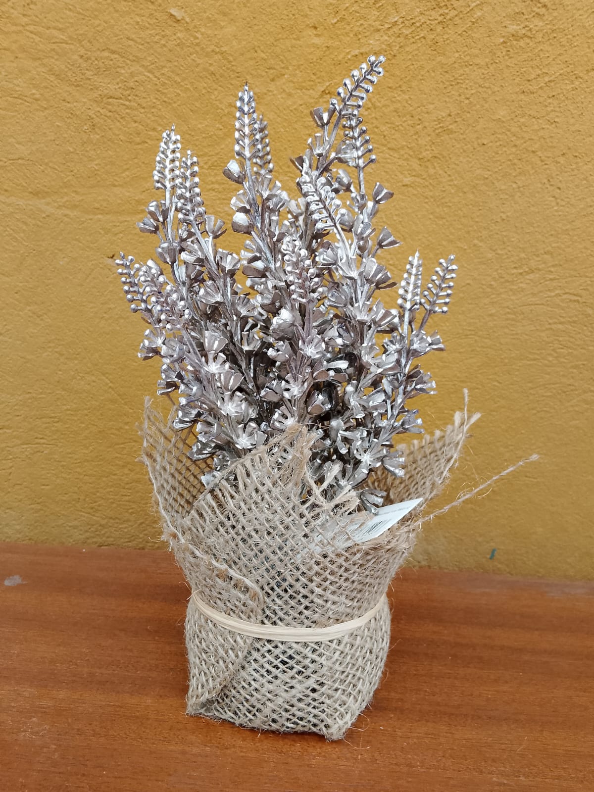 ESPUELA BRONCE PLANTA DECORATIVA BASE YUTE 20X6 CM