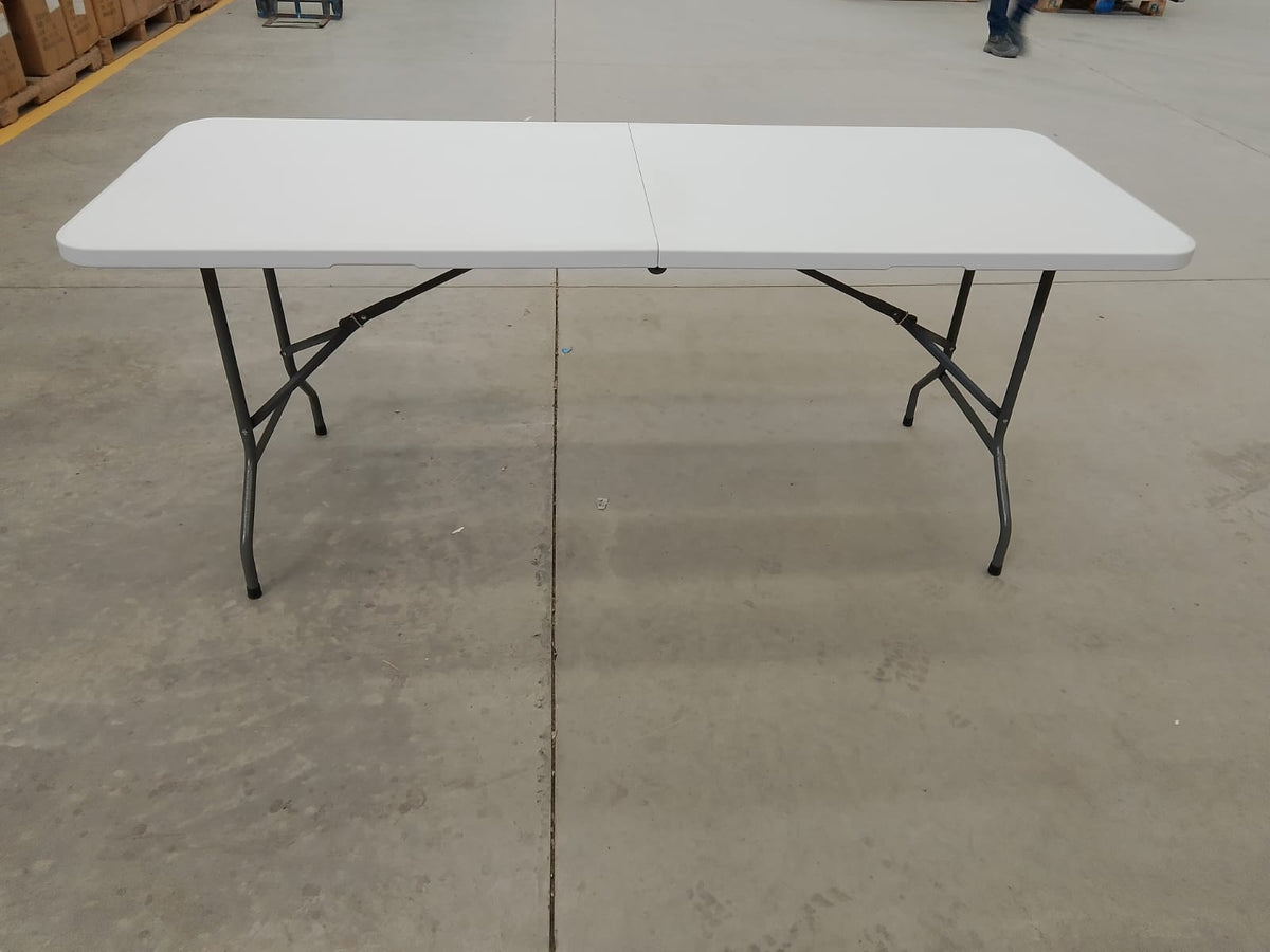 MESA DE PLÁSTICO Y METAL DESIGN BANQUETERA